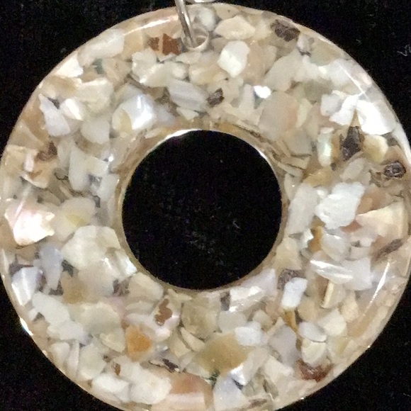 Vintage circular resin earrings - Picture 3 of 3